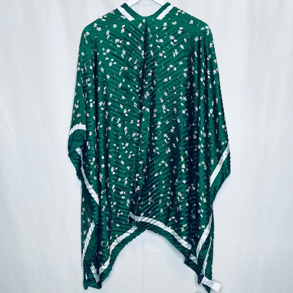 NWT Banana Republic Crinkle Wrap in Emerald Green - Picture 3 of 8